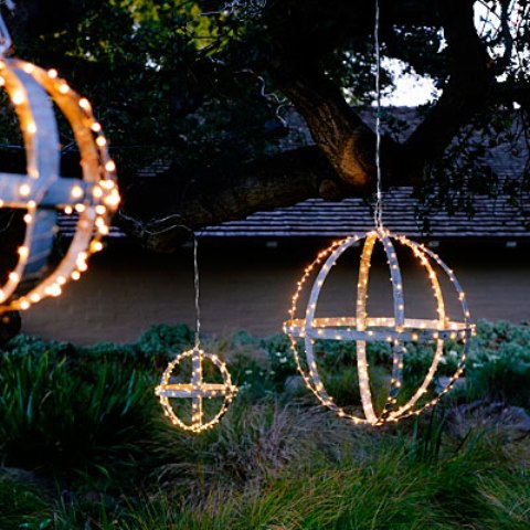 7 Unique Ways To Use Christmas Lights Outdoors