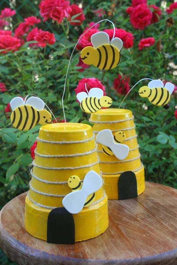 bee-garden-clay-pots