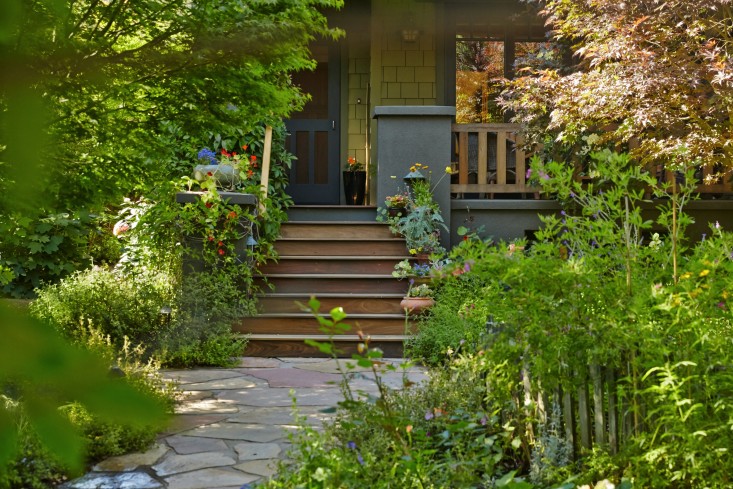 9 Ideas To Steal From Suburban Gardens