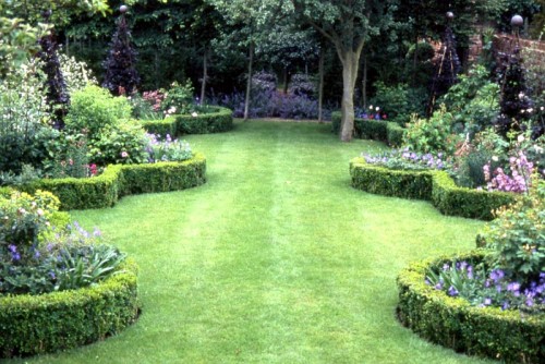 Polished English Garden In The 16th Century Manor