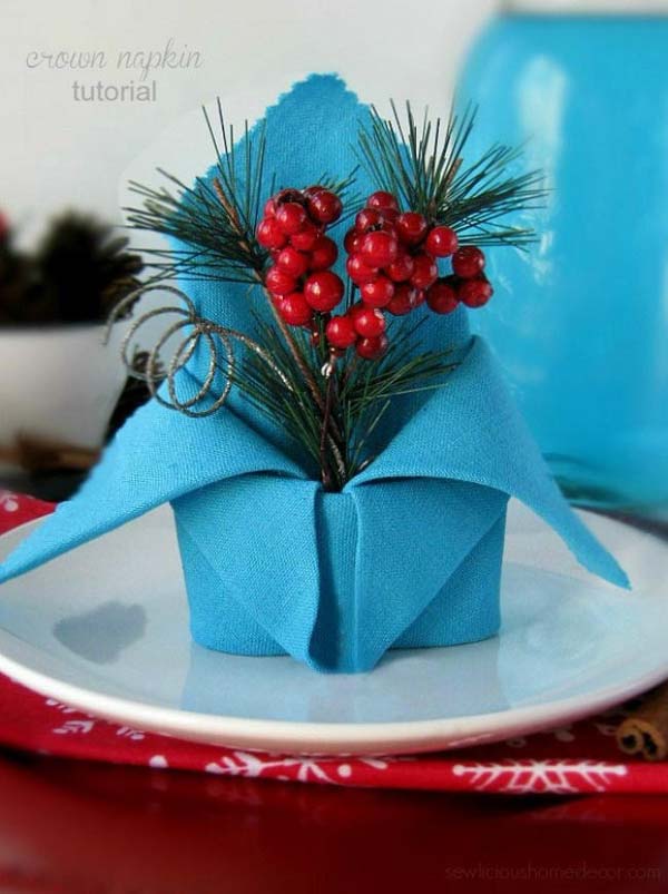 04-holiday-crown-napkin-fold