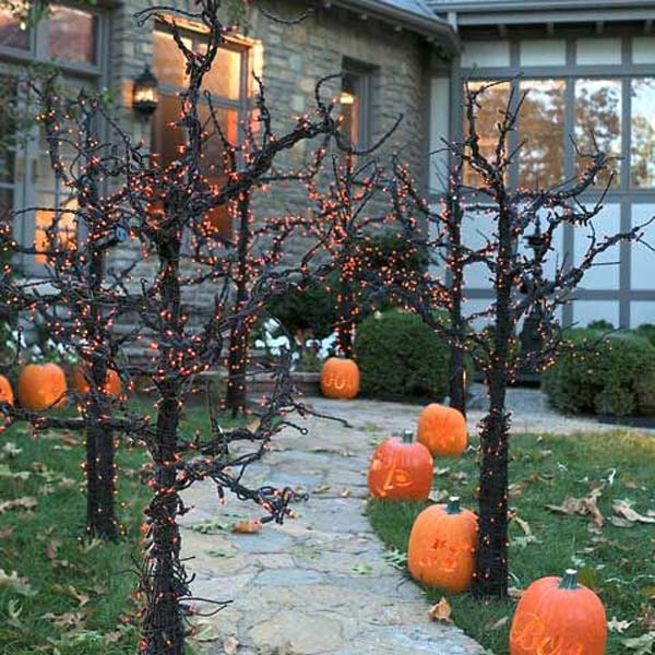 decorate-outdoor-tree-for-halloween-6