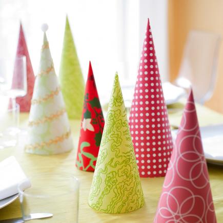 Christmas centerpiece ideas: paper trees