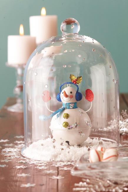 Christmas centerpiece ideas: snow globe cloche