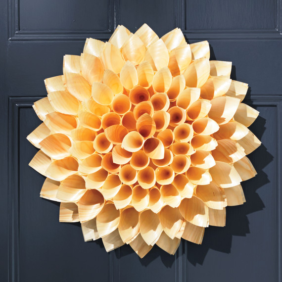 cone-door-wreath-052-d111372.jpg