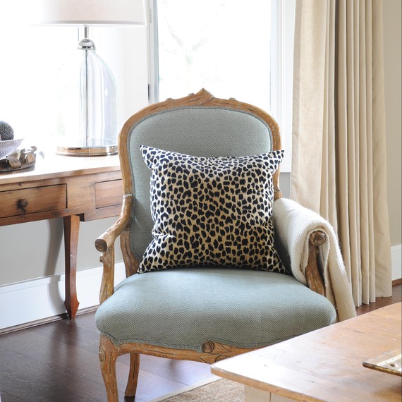 green-chair-leopard0415