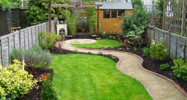 garden design ideas curved garden path lawn flower beds