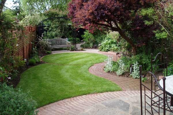 how to plant a small garden ideas lawn shrubs wooden bench garden paths