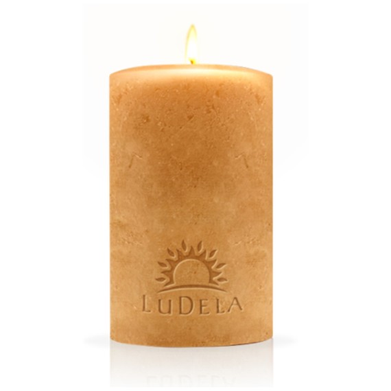 LuDela is the world's first real flame smart candle.