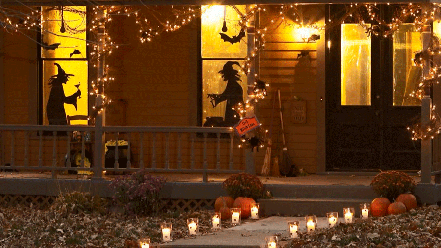 Outdoor Halloween Decor: Witch Decorations