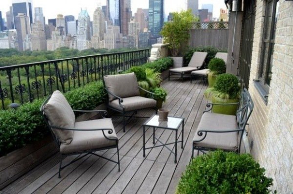roof garden ideas plant containers wood flooring outdoor furniture