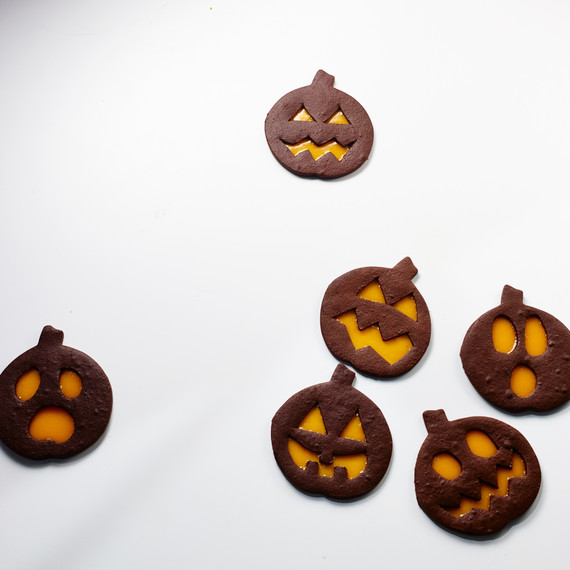 stained-glass-pumpkin-cookies-313-d113099.jpg