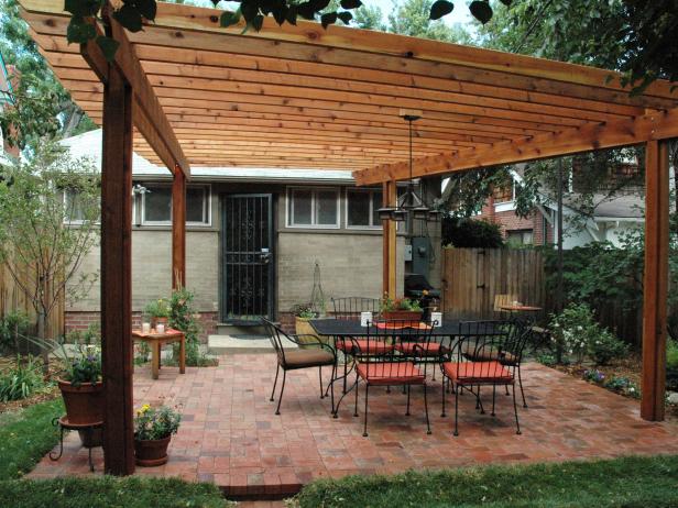 DIY wooden backyard pergola (via hgtv)