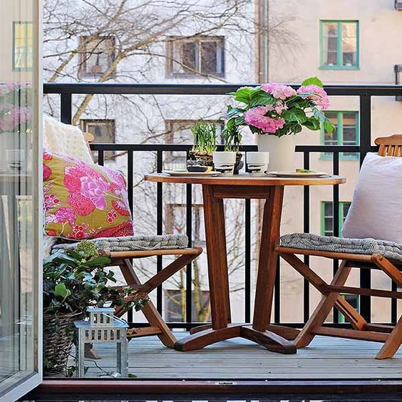 Inspiring And Refreshing Spring Balcony Décor Ideas